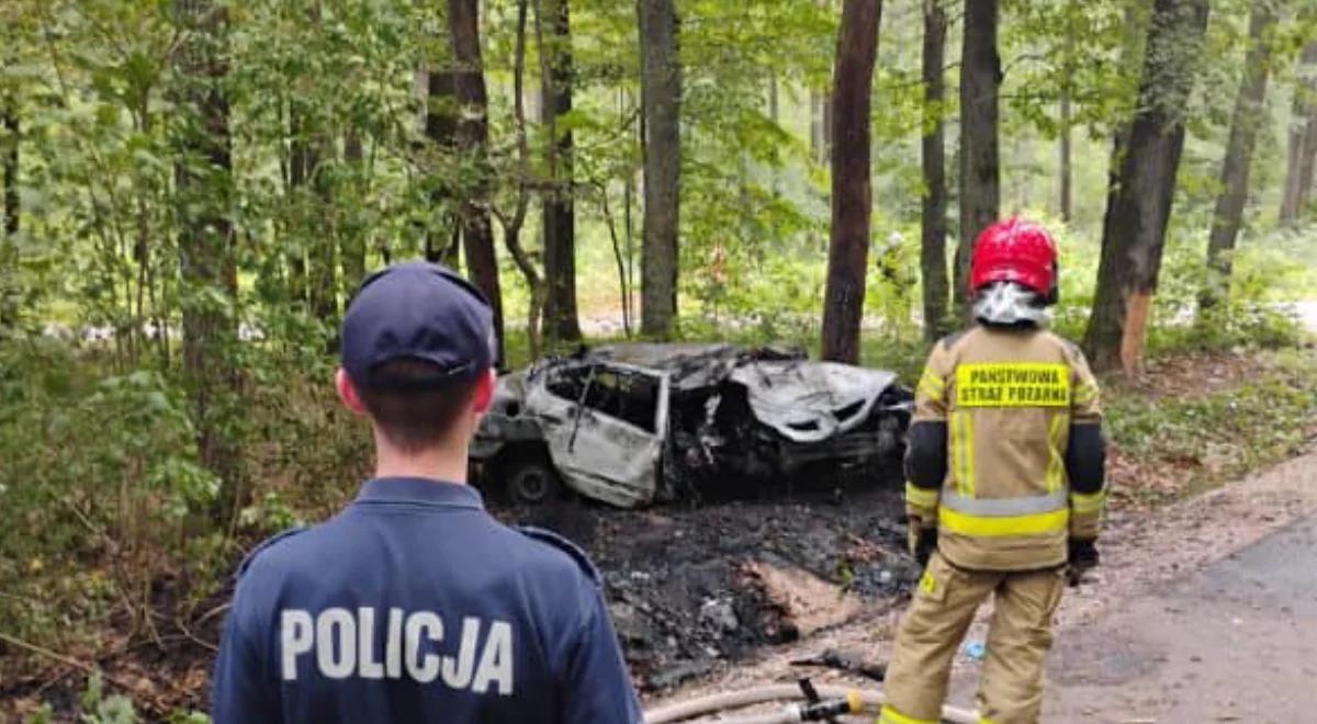 Znaleźli w aucie spalone zwłoki. Policja ma ważny apel