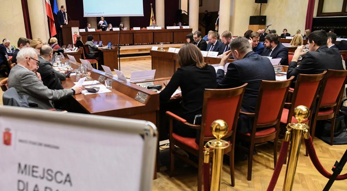 Warszawa: radni PiS chcą objąć garaże 98-proc. bonifikatą