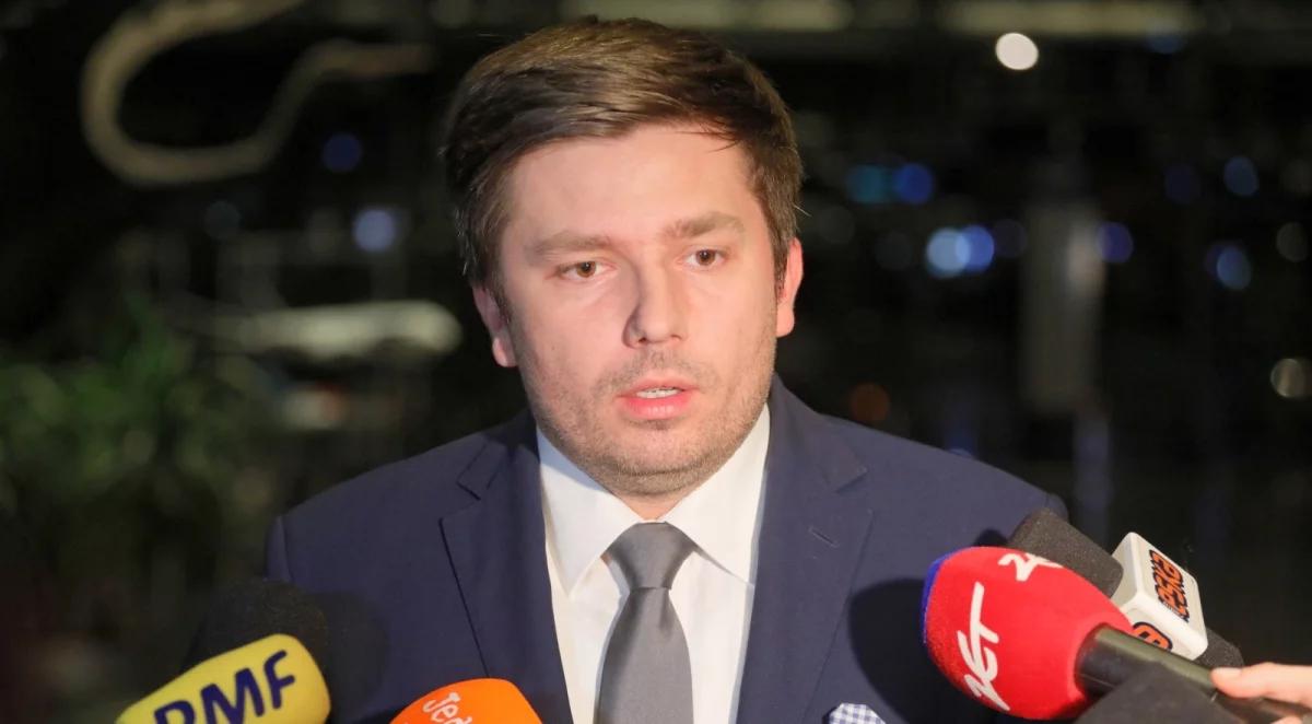 PLL LOT odwołuje osiem rejsów z powodu braku załóg