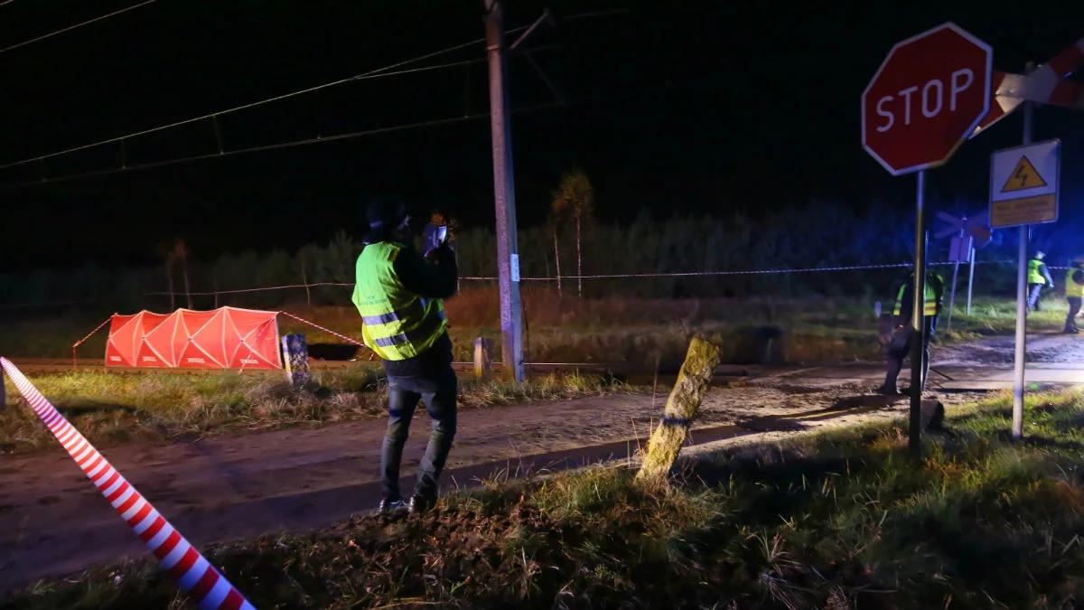 Wielkopolska: pociąg osobowy uderzył w motocykl. Nie żyją młodzi ludzie