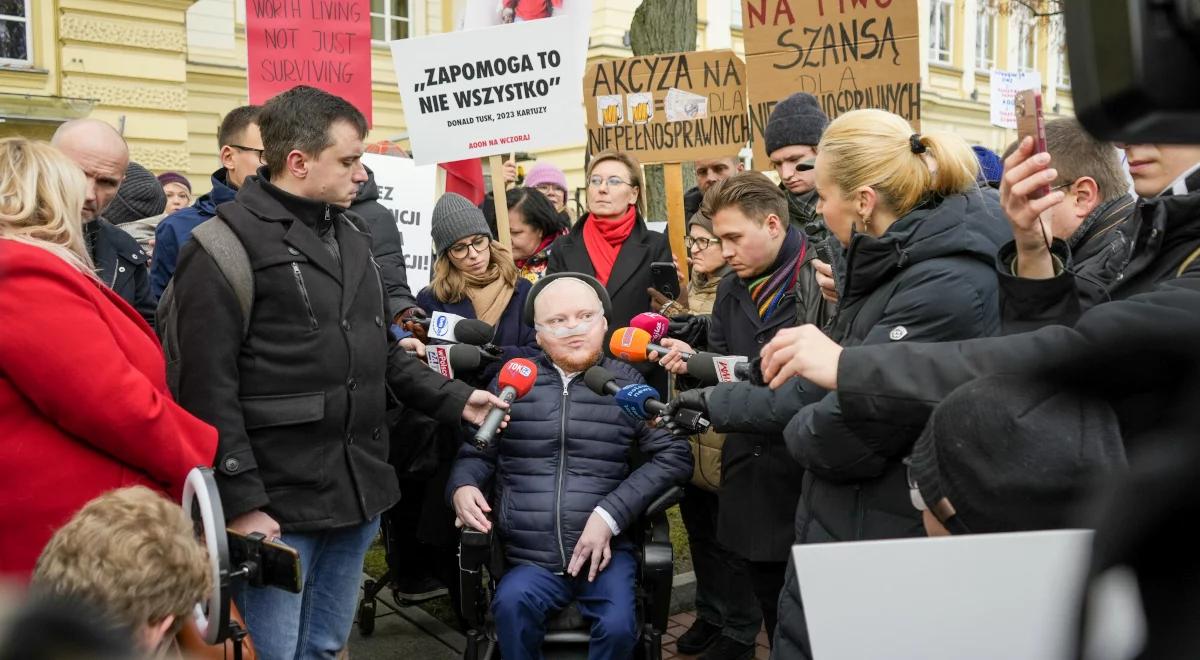 Rząd znów odłożył ustawę o asystencji. "Rodziny osób z niepełnosprawnością czekają"