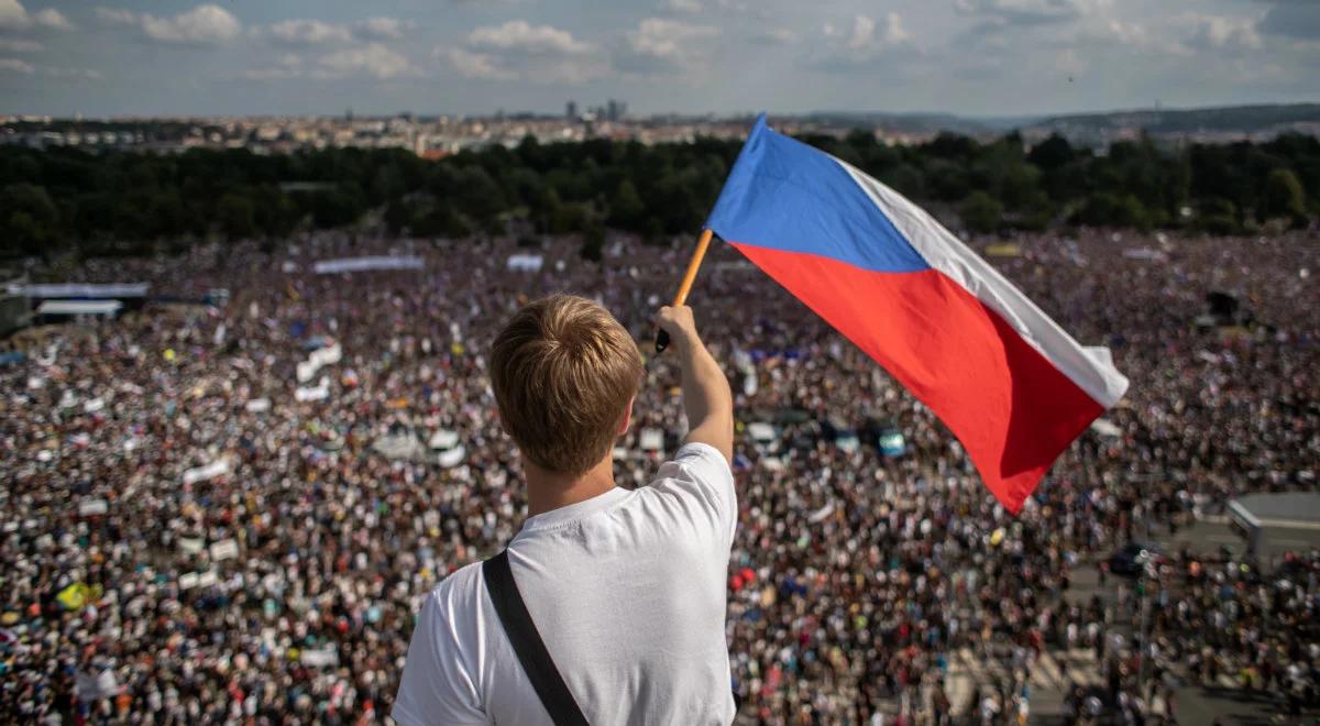 Praga: tysiące ludzi protestowało przeciw premierowi