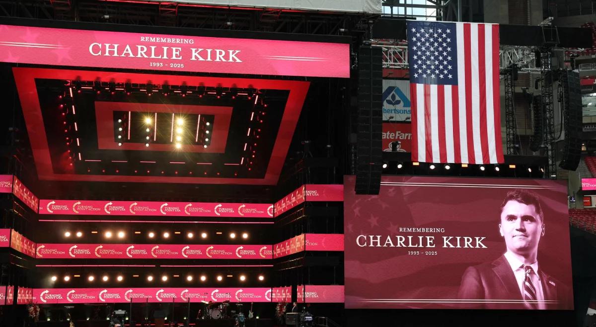 Tłumy żegnają Charliego Kirka. Na miejscu Trump i jego gabinet