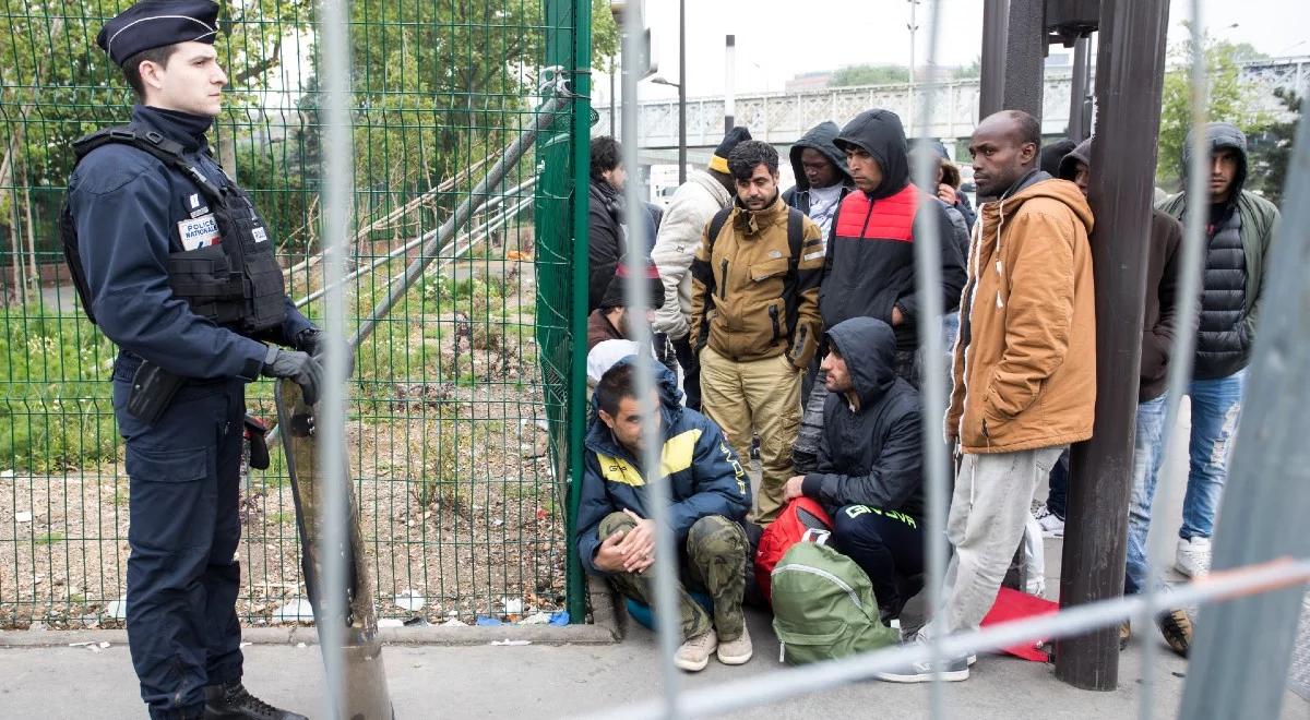 Migranci regularnie nękani przez francuskie służby. Szokujący raport HRW