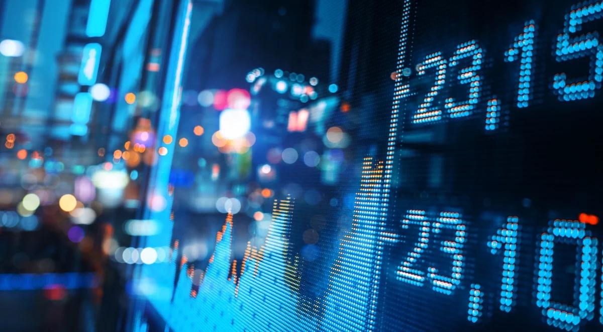 Giełda kończy dzień na zielono. Złoty osłabia się