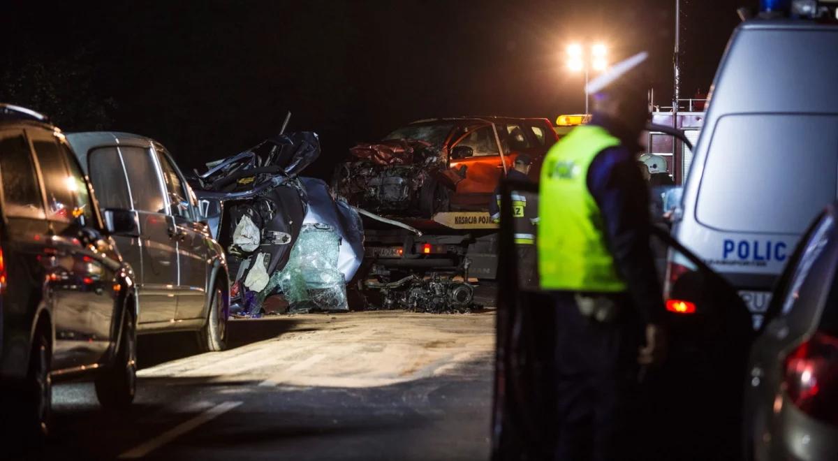 Tragedia na krajowej 10. Nie żyją 4 osoby, w tym dziecko