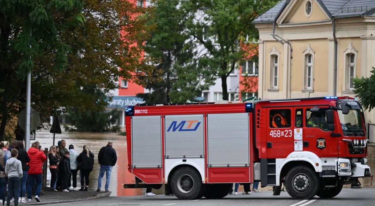 Ilu strażaków walczy z powodzią? Ujawniamy dokładne dane