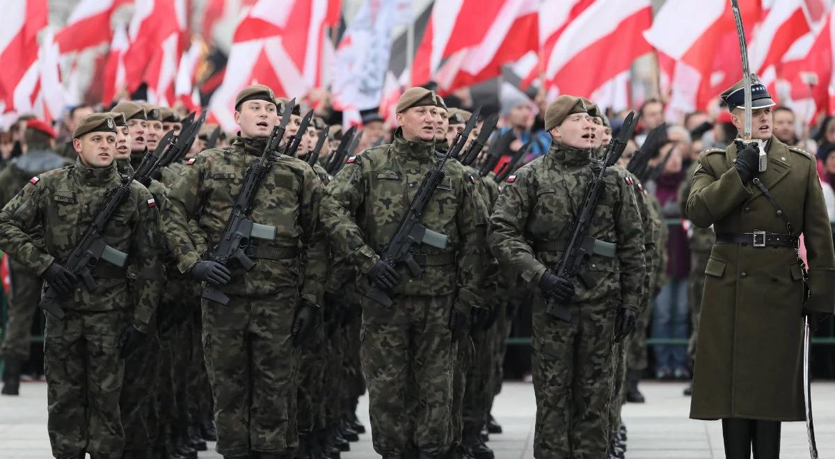 "Niepodległa do hymnu!". Polacy odśpiewali Mazurka Dąbrowskiego