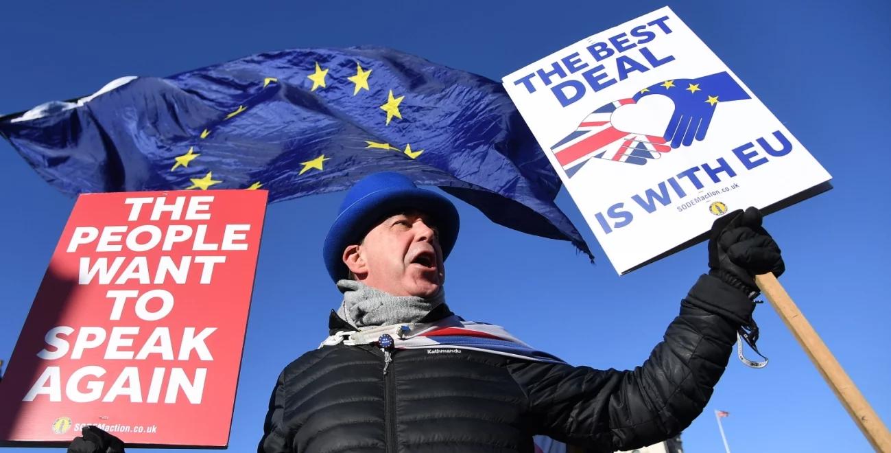 Backstop i chaos wokół brexitu. Dlaczego nie ma umowy, czym grozi twardy brexit i jakie są scenariusze?