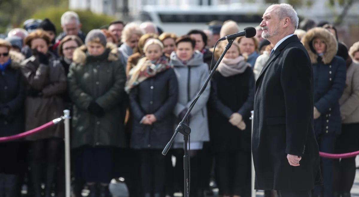 Wotum nieufności dla szefa MON Antoniego Macierewicza. W piątek PO zaprezentuje wniosek