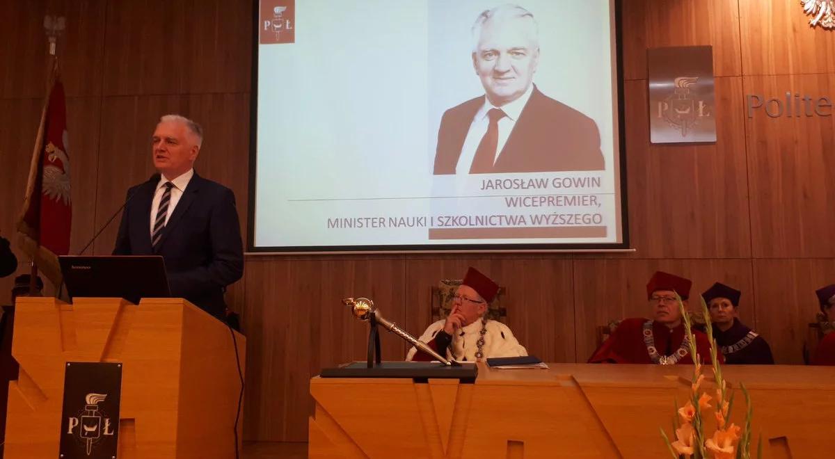 Młoda audycja polityczna: zaczęła obowiązywać Konstytucja dla Nauki