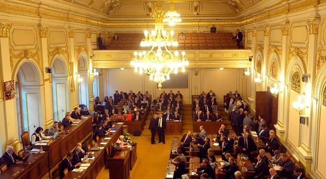 Czechy: samorozwiązanie parlamentu