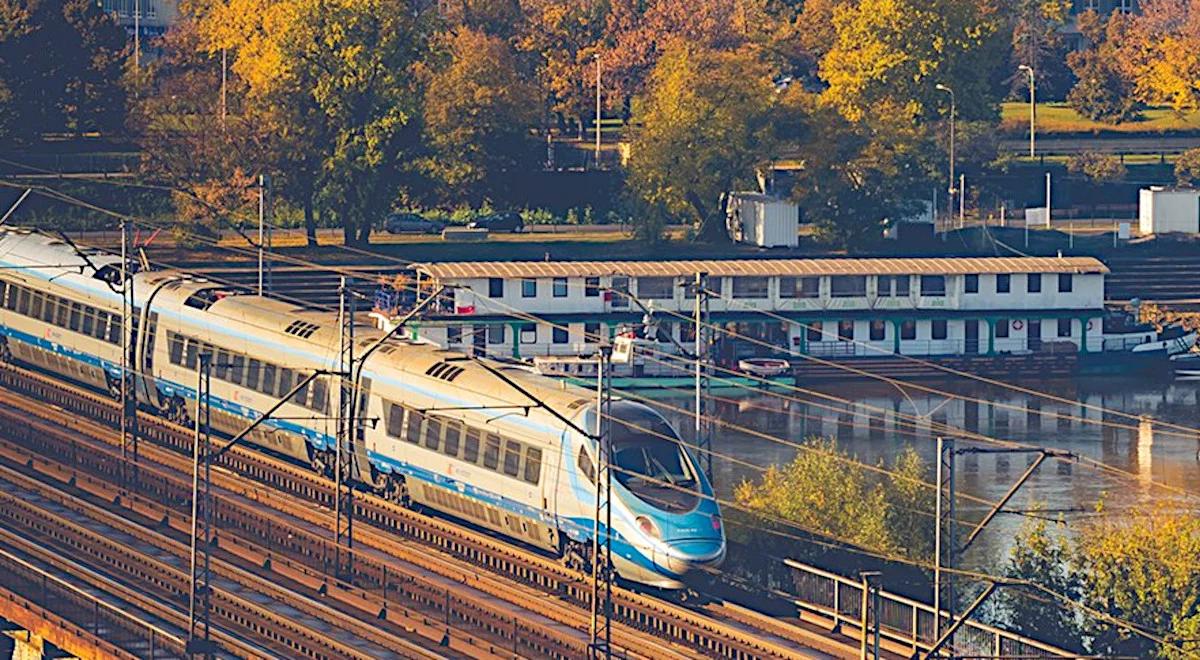 Nowe wagony i lokomotywy. PKP Intercity prezentuje plany taborowe na 2023 rok