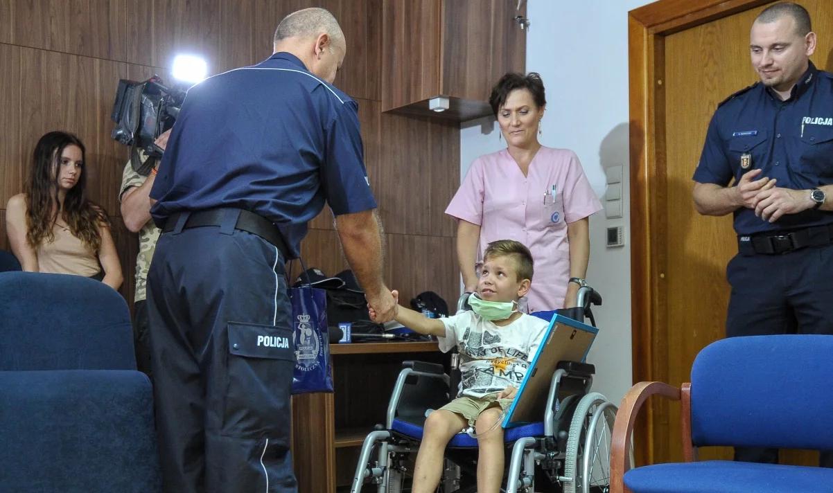Podziękowanie za szybką akcję policji. Dzięki funkcjonariuszom 7-latek zdążył na operację przeszczepu nerki