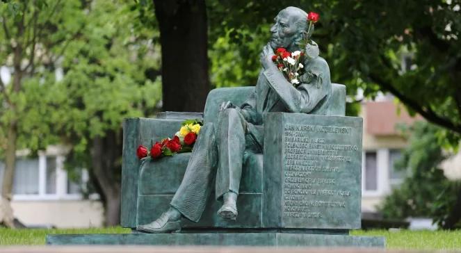 Warszawa: można usiąść obok Jana Karskiego