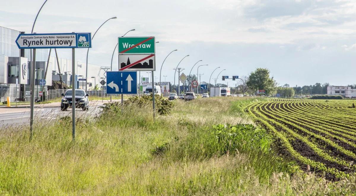 Ksiądz generał przesłuchiwany. To on sprzedał grunty Morawieckiemu