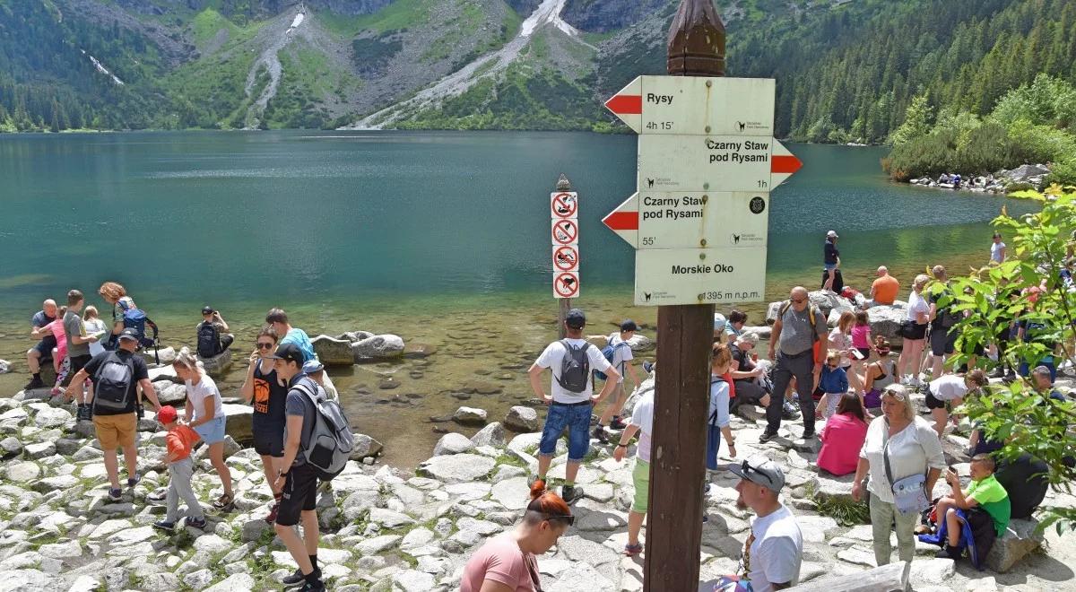 Wakacje w Tatrach? TPN ostrzega: uwaga na tłok, błoto i... śnieg