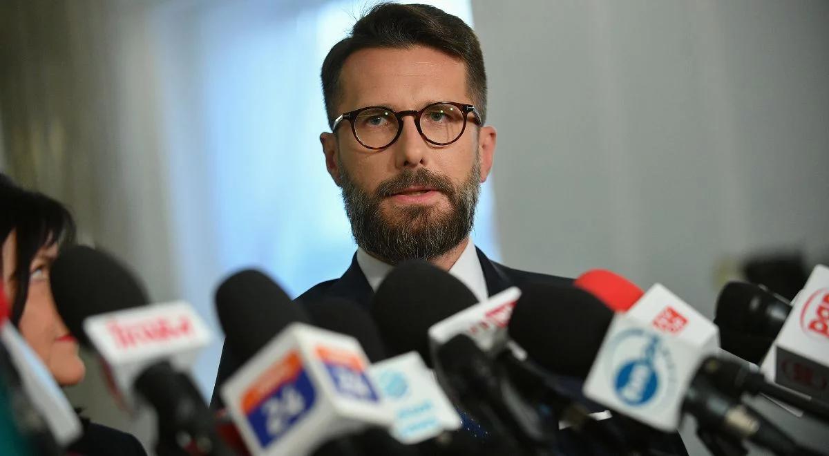 "Woda na młyn rosyjskiej propagandy". Fogiel apeluje do Tuska o odcięcie się od słów Sikorskiego