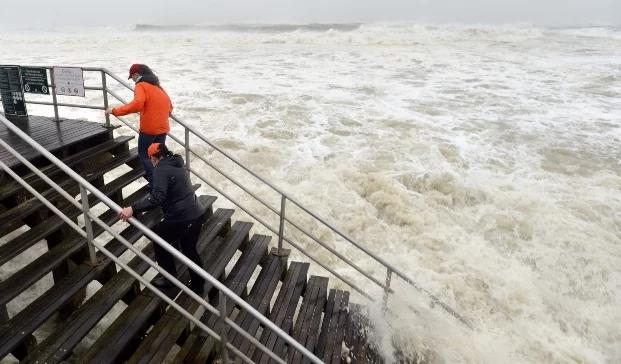 Obama ostrzega przed Sandy: ewakuujcie się jeśli trzeba