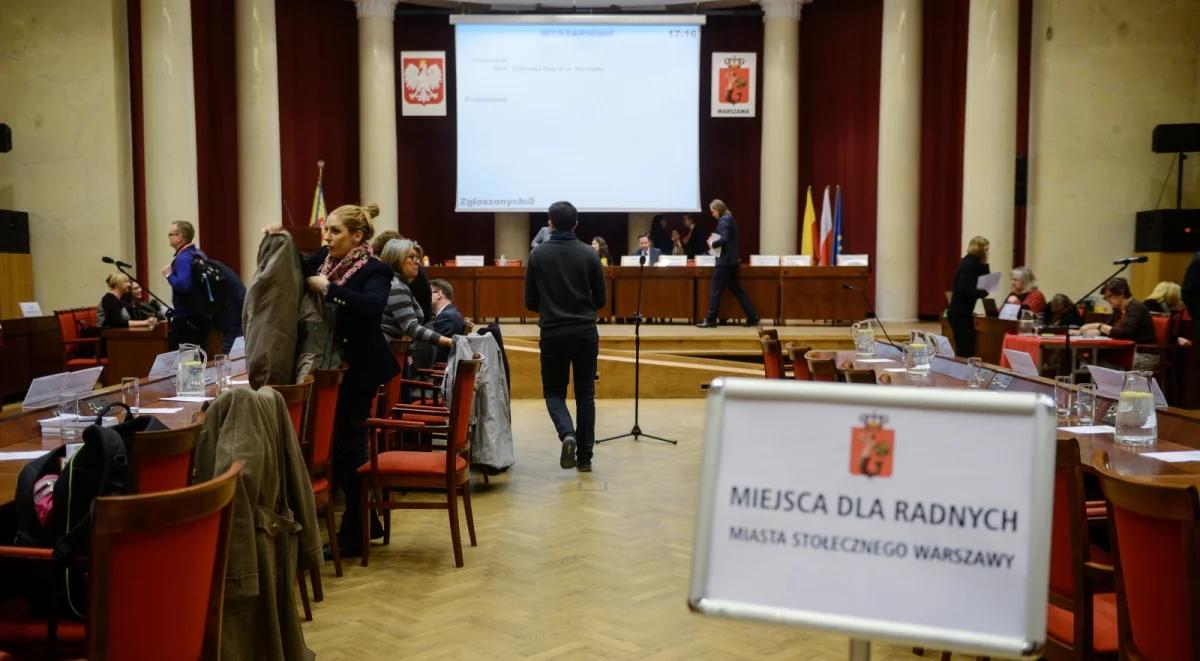 Posiedzenie Rady Warszawy odwołane z powodu braku kworum. Debata o referendum przełożona