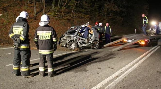 Tragiczny wypadek na Pomorzu. Trwają poszukiwania jednego z pasażerów