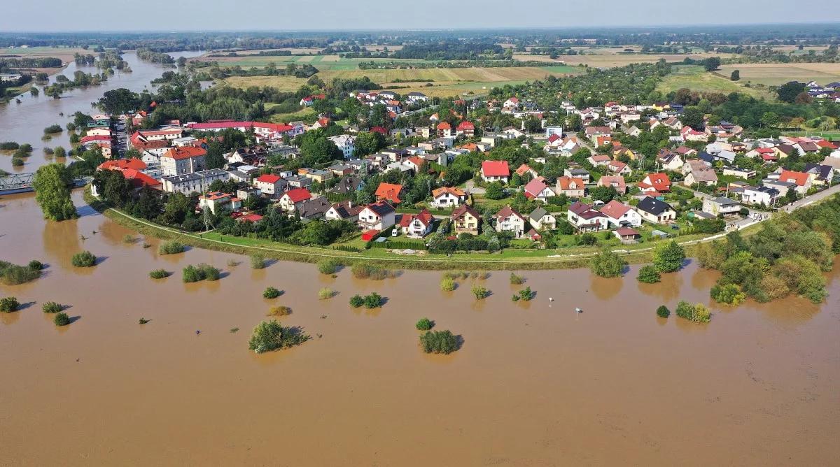 Oczekiwanie w Oławie, sprzątanie w Kłodzku. "Raport powodziowy"