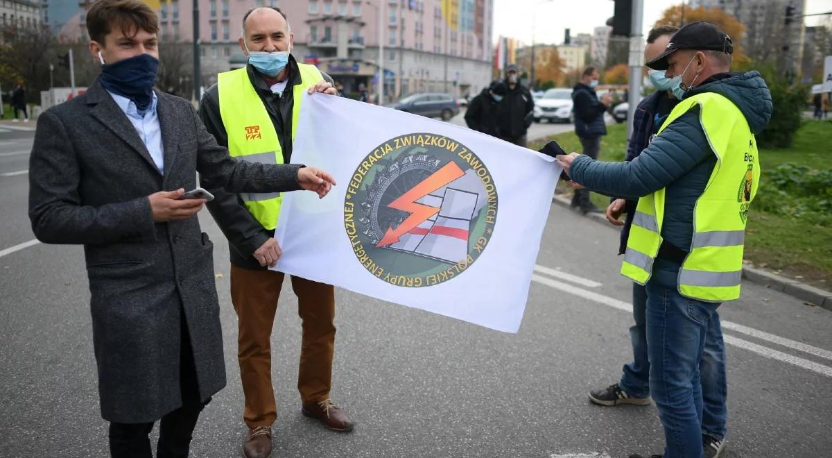 Protest rolników z AGROunii. Dotarli przed Sejm, gdzie odbywa się manifestacja przeciwko decyzji TK