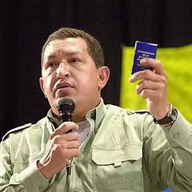 Chavez oskarża Zachód. "Niszczą Libię bombami"