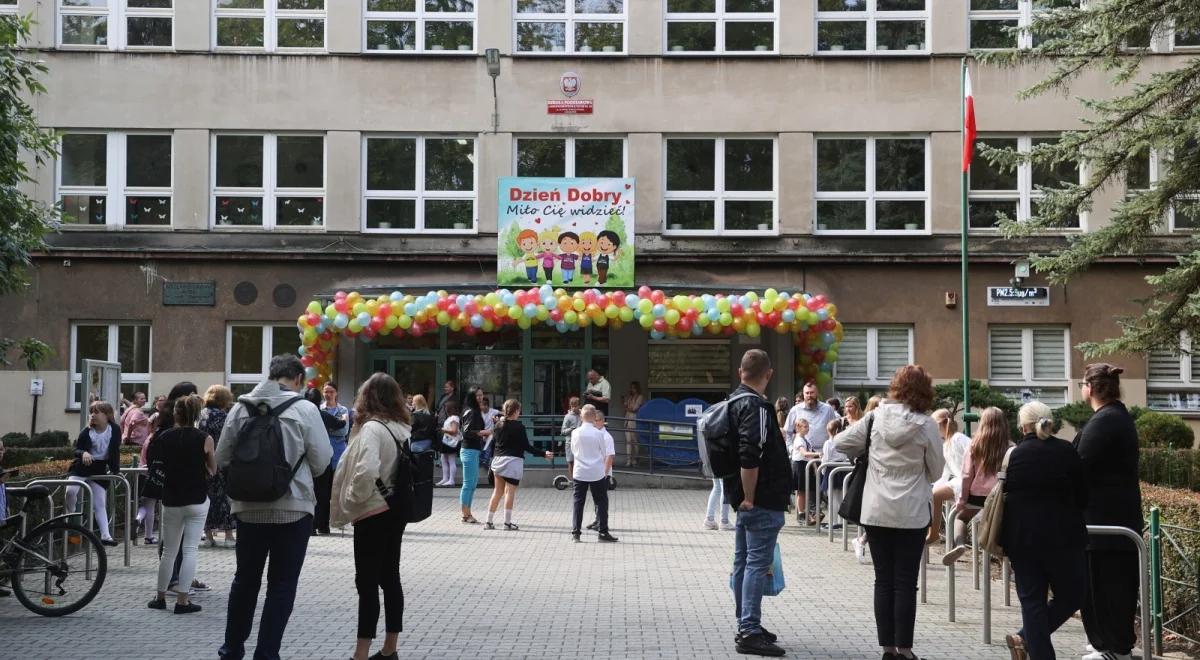 Początek roku szkolnego. Wiceminister edukacji: kończymy reformę oświaty