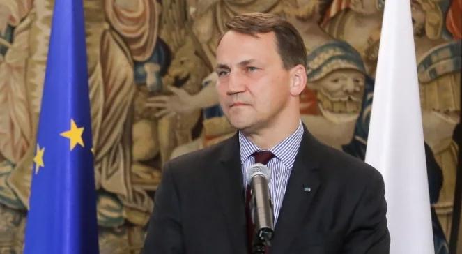 Nowy sondaż CBOS: Sikorski traci na aferze taśmowej. Spadek zaufania dla ministra