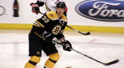 NHL: Bruins przekazali swoje stroje pomagającym ofiarom zamachu 