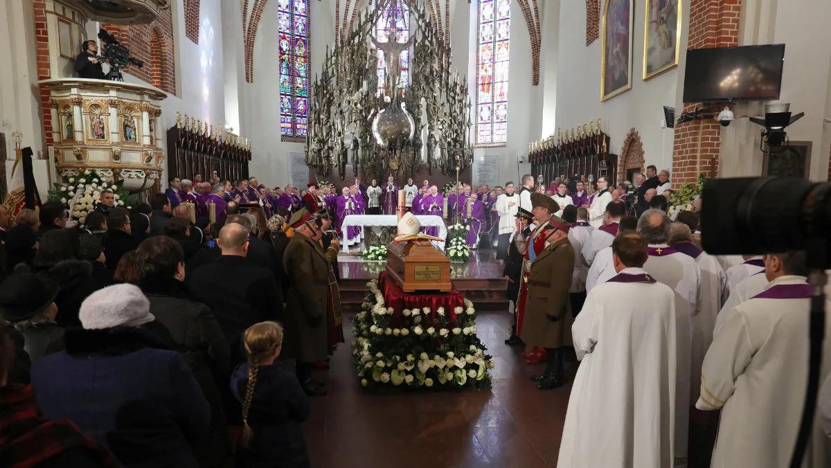 Pochowano biskupa Stanisława Stefanka. "Modlimy się o spokój jego duszy"