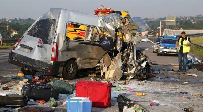 Zmarła 11 osoba ranna w wypadku polskich pojazdów w Niemczech