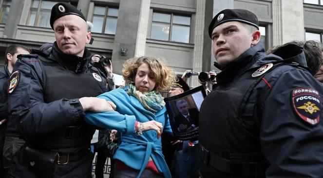 Demonstracje w Rosji. "Te jaskółki jeszcze wiosny nie czynią"