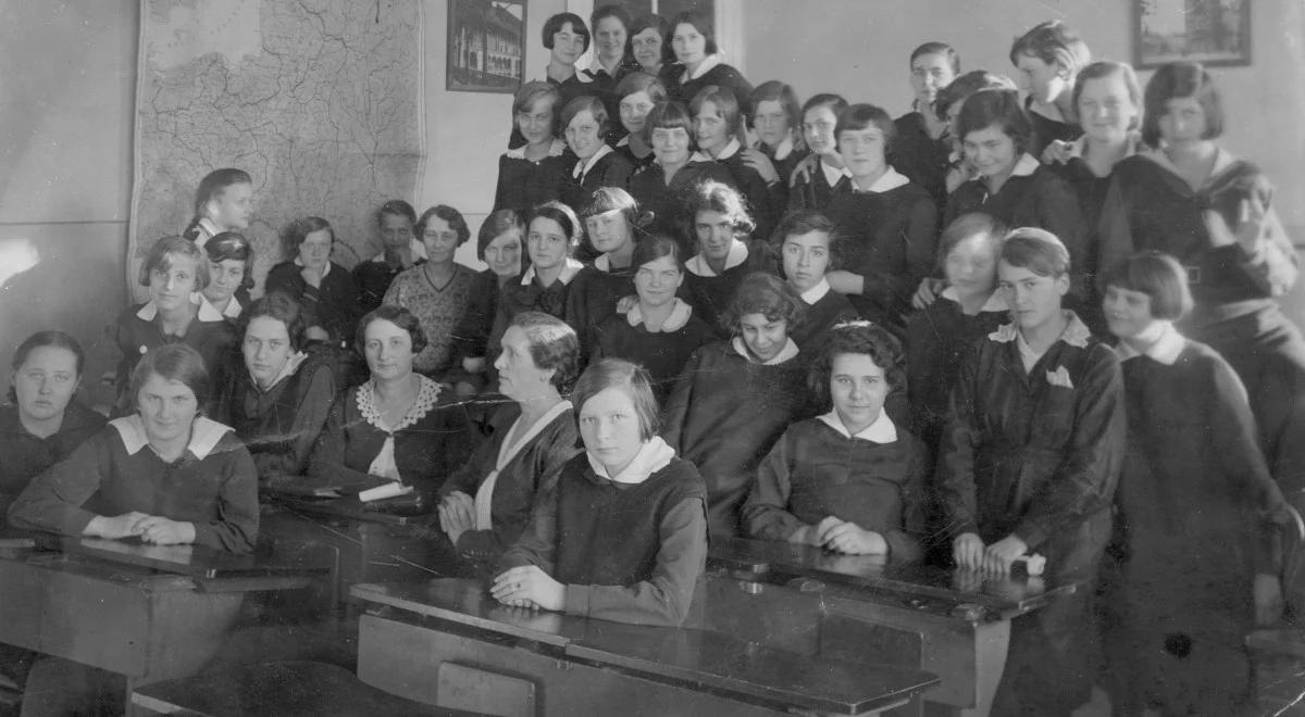 Edukacja zdrowotna kiedyś. Kuratorium zwolniło karnie dyrektorkę  