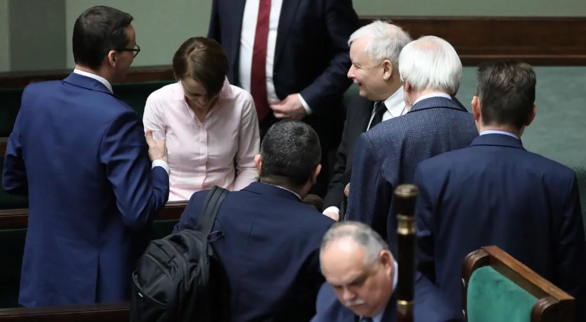 PiS z dużą przewagą nad KO. W Sejmie znaleźliby się jeszcze Lewica, PSL i Konfederacja