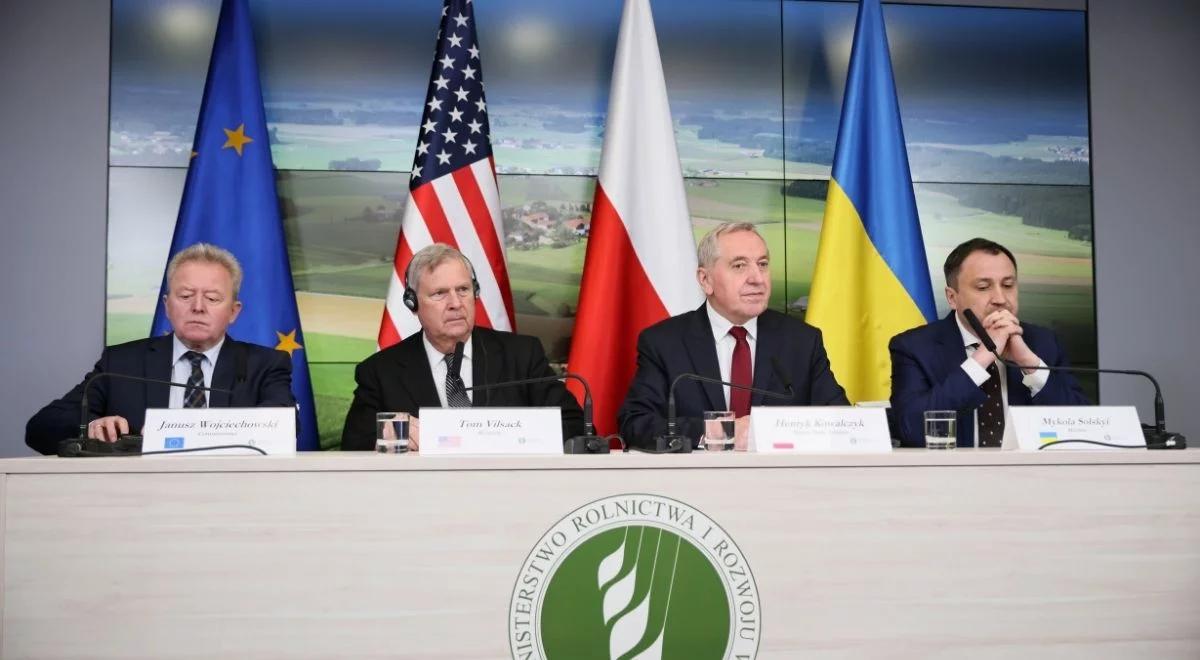 Eksport ukraińskiego zboża przez Polskę. Kowalczyk: podpisaliśmy porozumienie w tej sprawie 