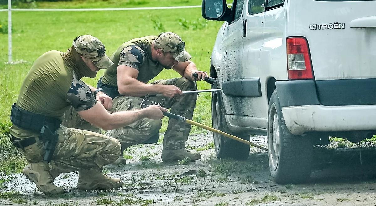 Bomba pod samochodem nauczycielki. Mąż kobiety usłyszy zarzut