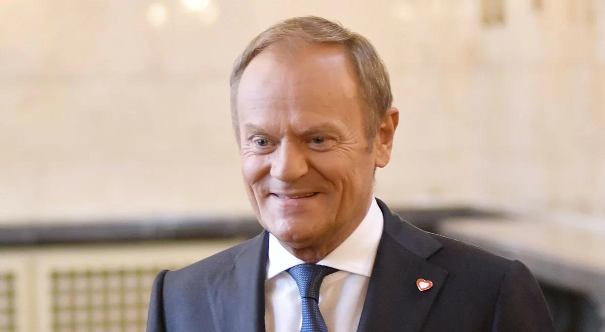Pytanie o okres i owulację. Tusk nawiązał do kompromitacji polityków