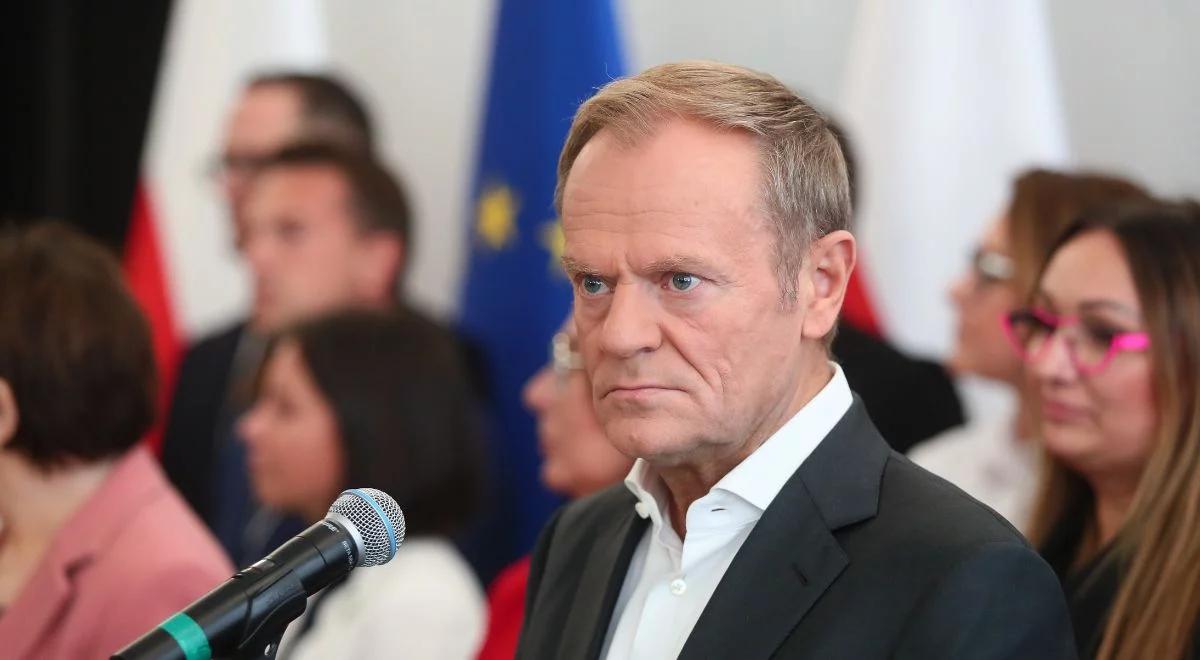 Przepisy prawa nie obowiązują Tuska? Internauci zauważyli to w nagraniu