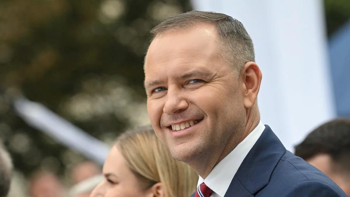Miesiąc prezydentury Nawrockiego. "Prezydent chce być nad premierem"
