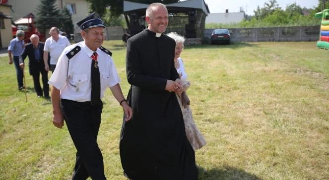 Ksiądz Lemański w trybie pilnym wezwany do kurii. Grozi mu usunięcie ze stanu kapłańskiego