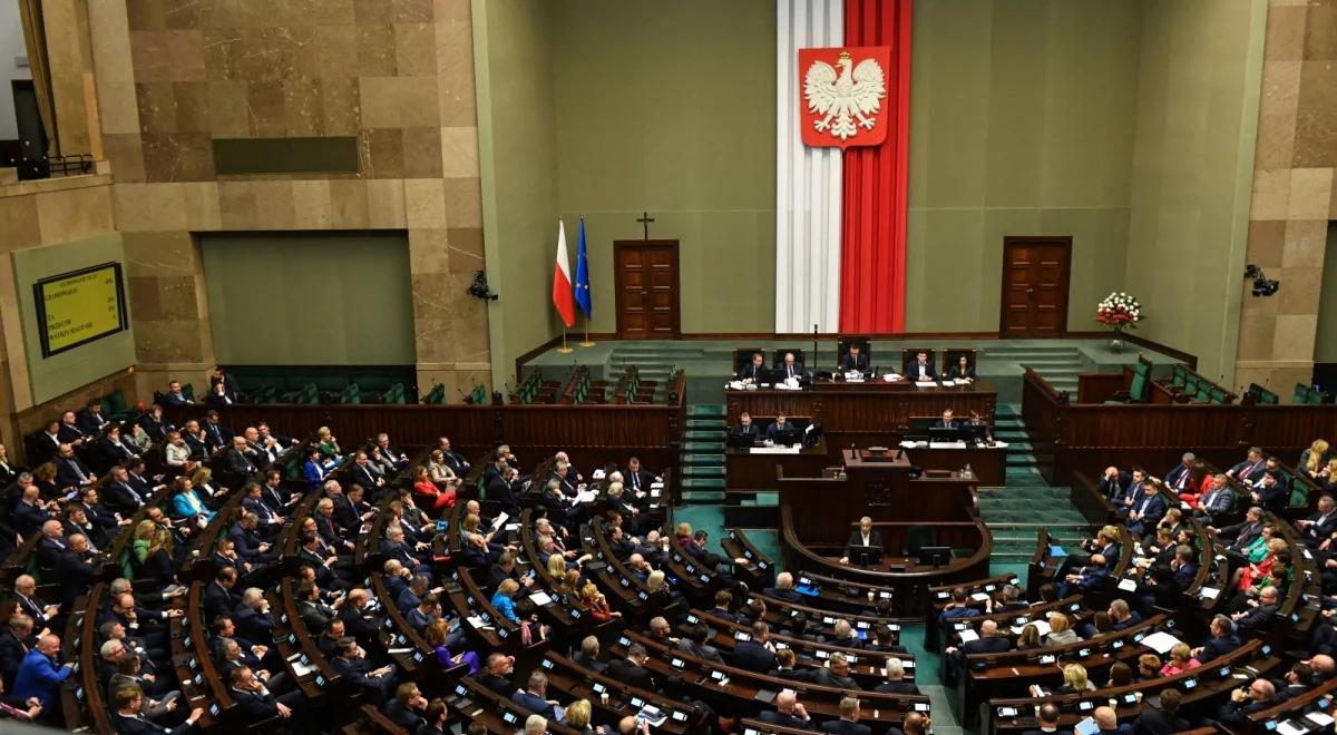 Posłowie wybrali składy komisji sejmowych. Po południu odbędą się pierwsze posiedzenia. W środę dalsze obrady Sejmu