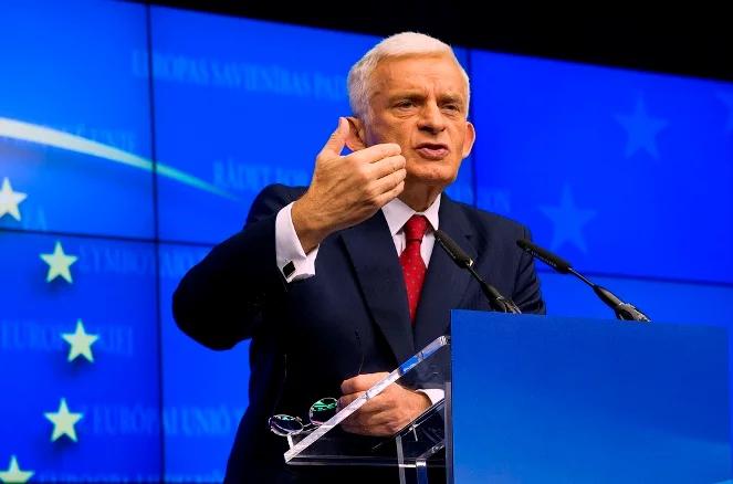 Jerzy Buzek trafił do szpitala w Krakowie