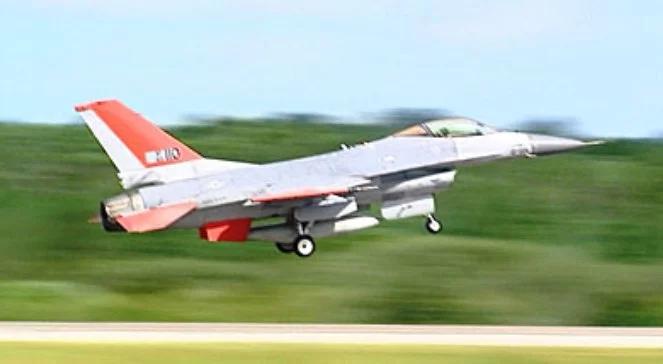 F-16 poleciał bez pilota. Myśliwiec przerobiony na bezzałogowca (wideo)