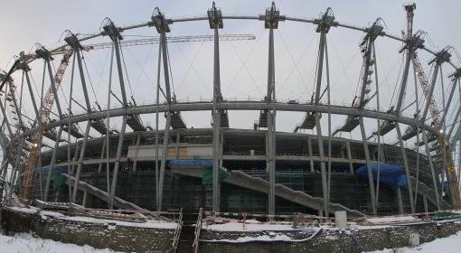 Rozpoczęto podnoszenie dachu Stadionu Narodowego