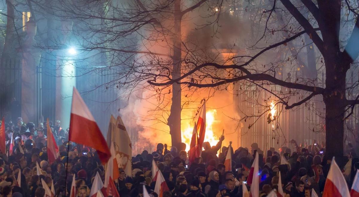 Afera taśmowa. Szef MSW Bartłomiej Sienkiewicz polecił podpalić budkę strażniczą przed rosyjską ambasadą?