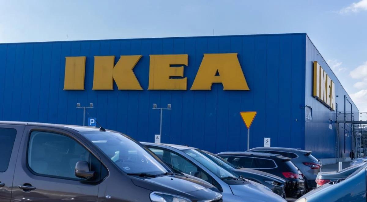 Pracownik IKEA zwolniony za cytowanie Biblii. Sąd nakazał przywrócić go do pracy