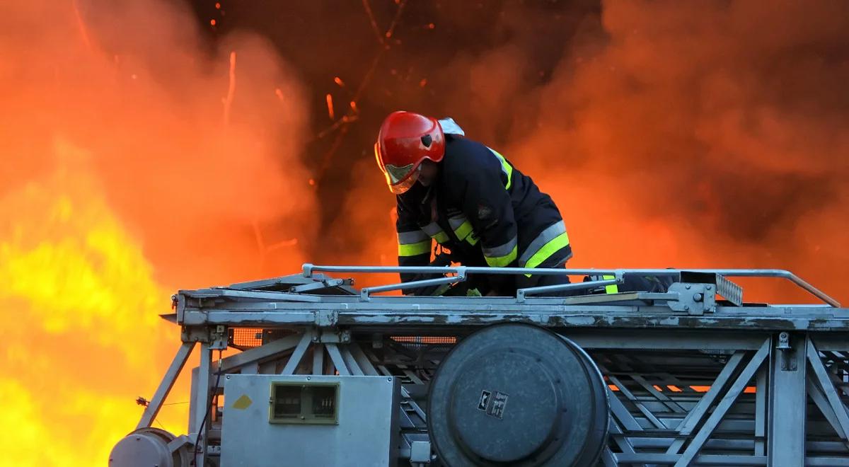 Łódzkie: pożar w zakładzie produkcji naczep. Nie ma poszkodowanych