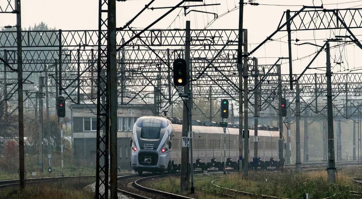 Śmiertelny wypadek na torach pod Radomiem. Ruch pociągów został przywrócony